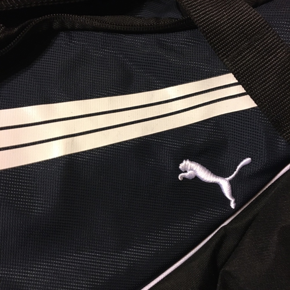 NWT Puma team formation 20” duffle bag - Picture 2 of 3